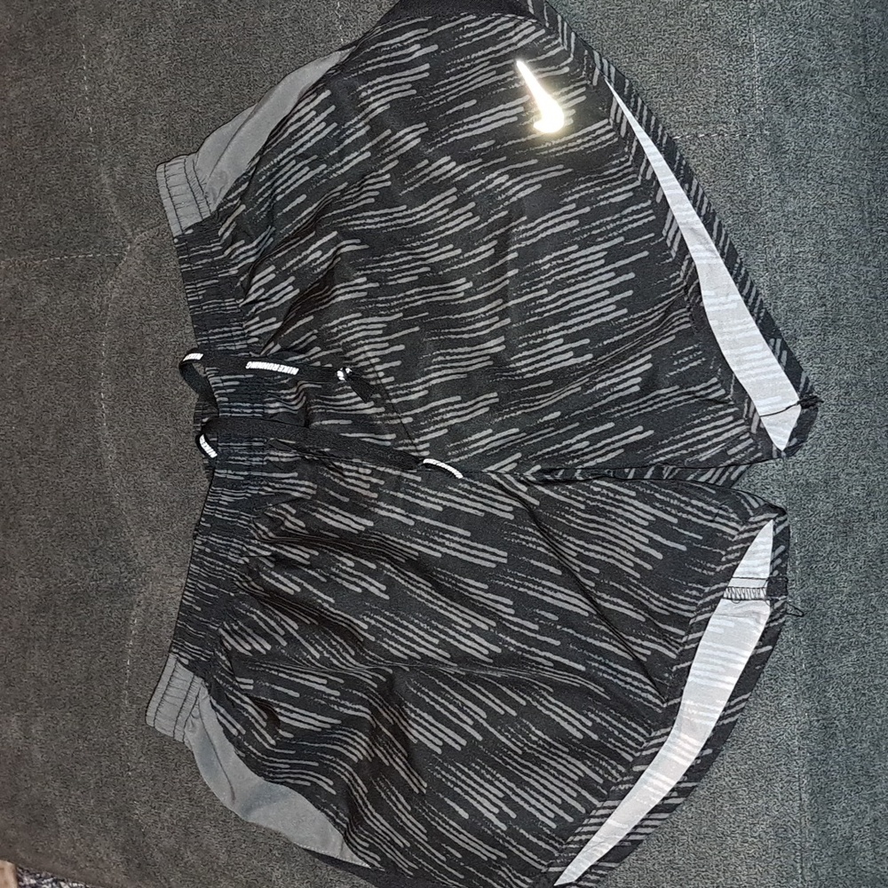 Nike Dri-FIT Tempo Shorts Girls Size Small .Black and Gray